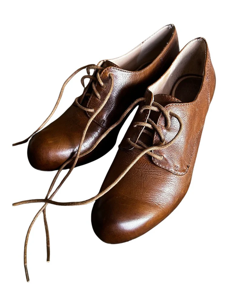 Ladies lace up shoes - Pre-Loved